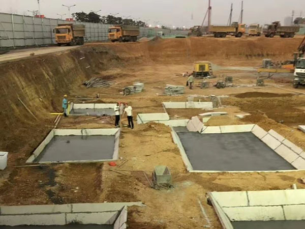 輕質(zhì)隔墻板批發(fā)，輕質(zhì)隔墻板廠家，水泥輕質(zhì)隔墻板批發(fā)